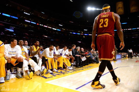 詹姆斯与科比亦敌亦友