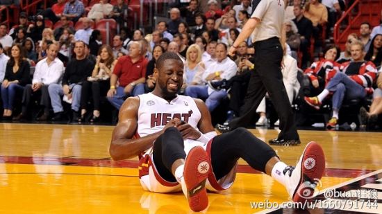 韦德右腿筋受伤，中途离场