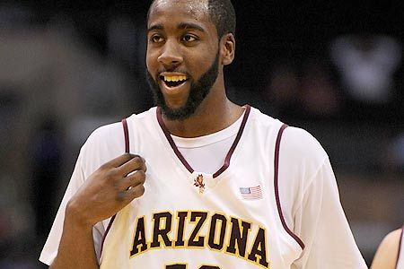 哈登大学球衣即将退役