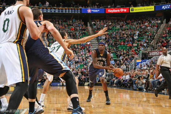 灰熊击败爵士获八连胜