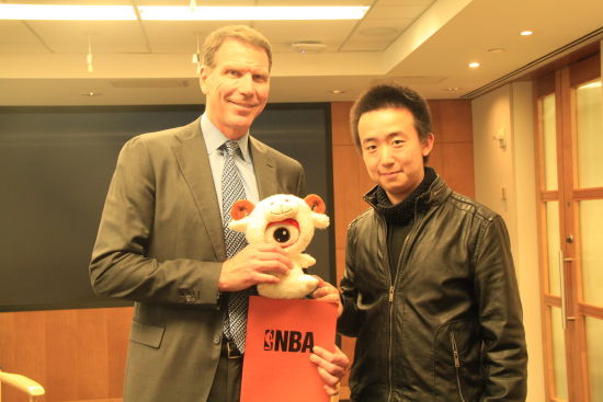 NBA副总裁奇奇-范德维奇接受新浪采访