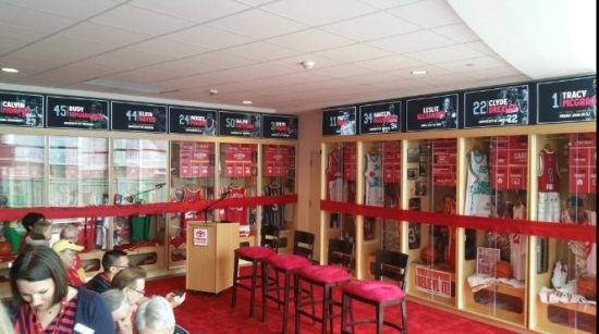 火箭的传奇更衣室今天正式揭幕