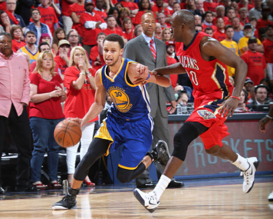 库里助勇士加时险胜鹈鹕