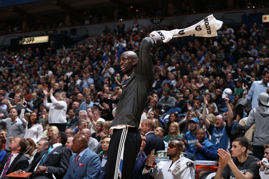 在明尼苏达，付给加内特一千多万美金，老板们只赚不赔。