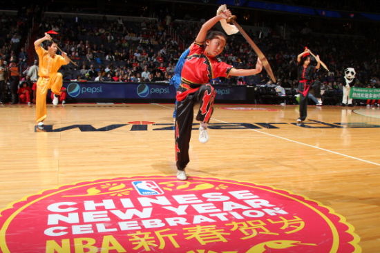 “新春贺岁”本质上是一个针对美国本土华人社区的推广行为