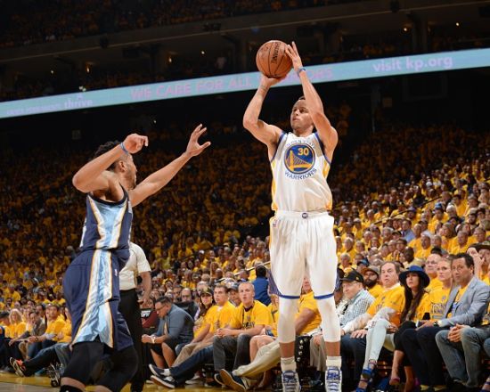 库里带队轻取灰熊