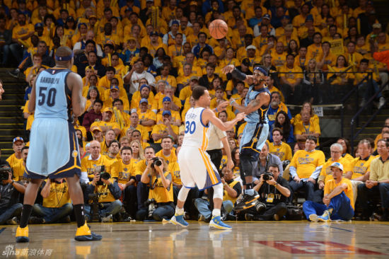 康利12中8独揽22分