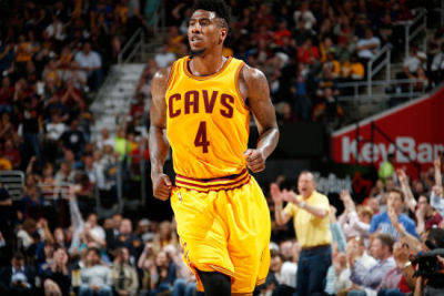 铂日照明-屈先云