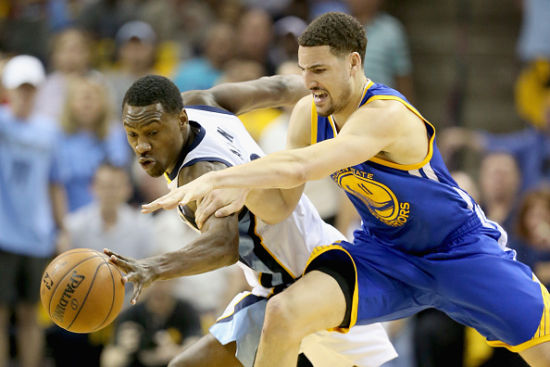 阿伦抢断汤普森