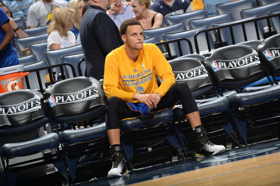 库里郁闷啊……