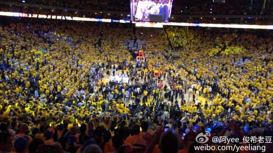 今夜的勇士主场彻底沸腾了