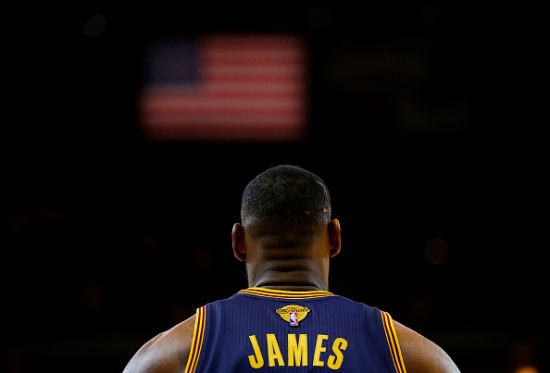 詹姆斯一人撑起全队