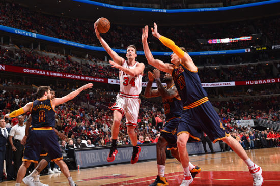 邓利维选择了留队