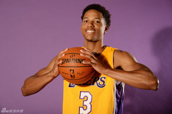 布朗自比新阿里扎