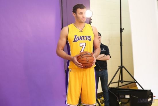 小南斯得到湖人助教认可