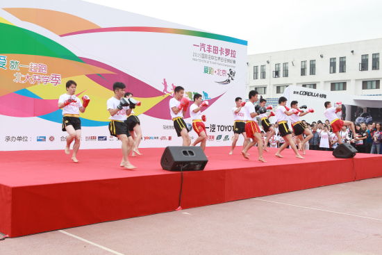 北大学生带来精彩表演