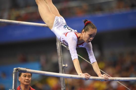 姚金男在高低杠比赛