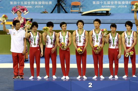 日本队在颁奖仪式上