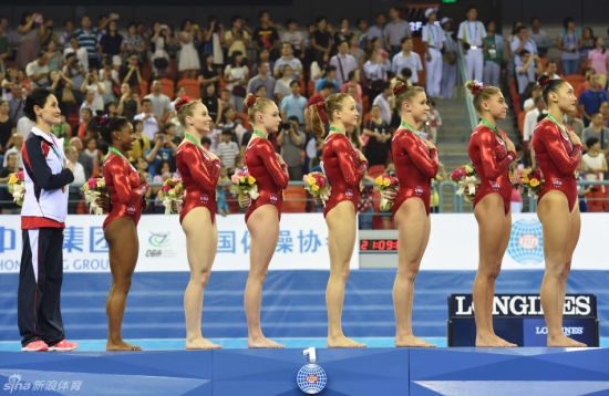 美国队聆听国歌