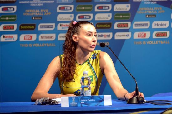 谢拉在发布会上谈比赛