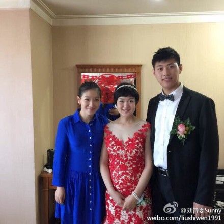 刘诗雯(左)与常晨晨夫妇