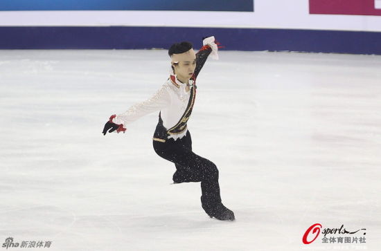 羽生结弦带伤参赛