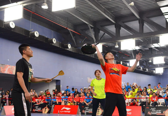 特殊球拍让世界冠军很开心