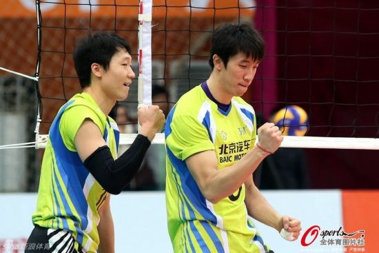 单庆涛(左)与杨帆庆祝