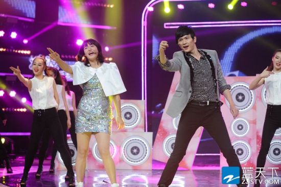 鲍春来与外甥女马心怡表演