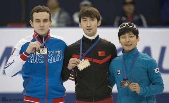 武大靖在男子500米比赛中夺冠