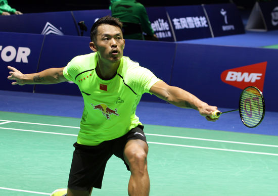 中国羽毛球公开赛上，林丹手持LD字样的球拍