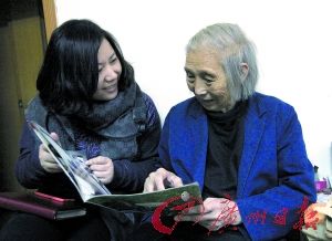 梁田向广州日报记者讲述中国田径的历史。