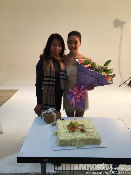 李子君微博晒庆生图
