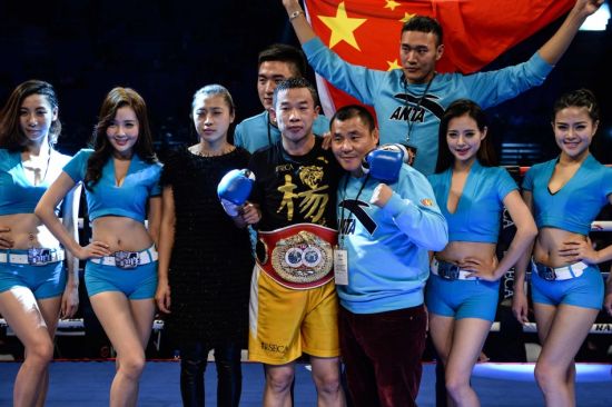 杨连慧加冕金腰带