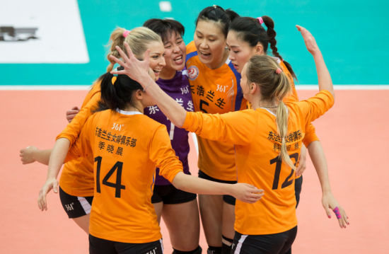 上海女排庆祝得分
