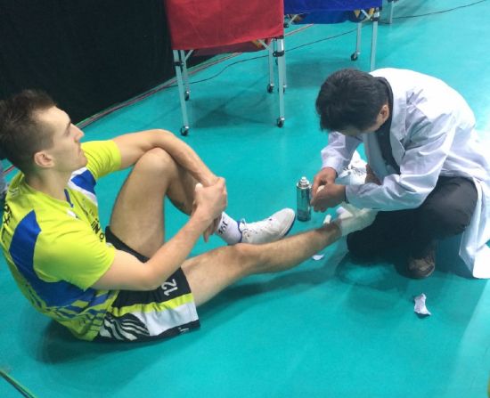 北京男排外援阿明受伤