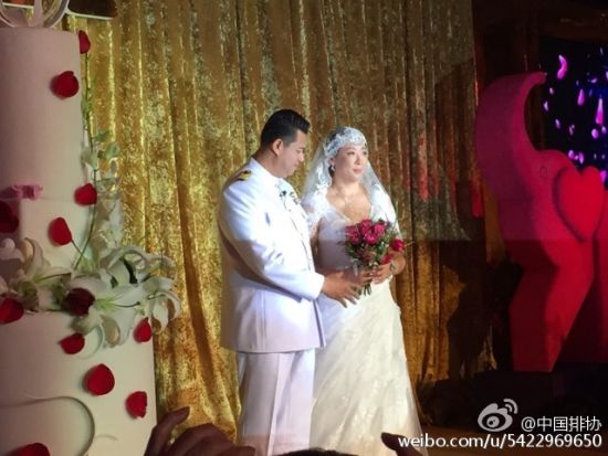 冯坤加提蓬婚礼现场 (来源：中国排协)