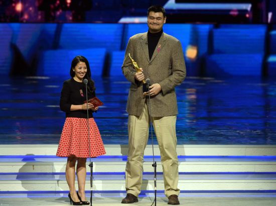 姚明与大杨扬在2015年体坛风云人物现场