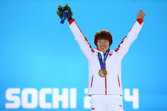 周洋在2014年索契冬奥会短道速滑女子1500米比赛中夺冠