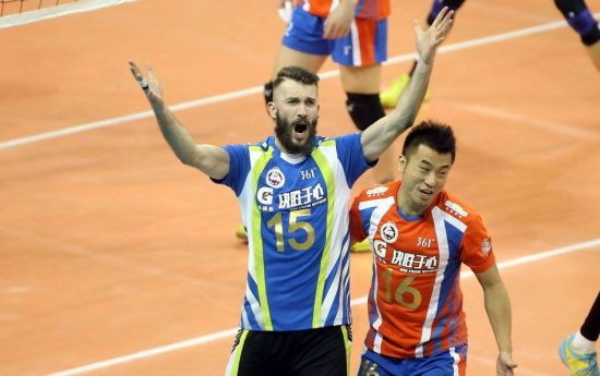 科瓦塞维奇和任琦庆祝