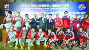 中国队(左)与摩洛哥队亮相。广州日报记者 施绍宗 摄