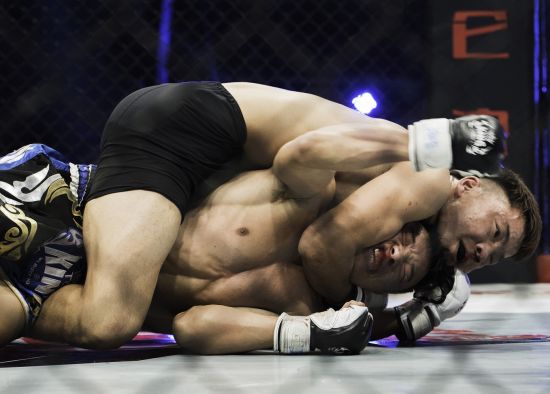 昆仑决“笼斗之夜”激情上演