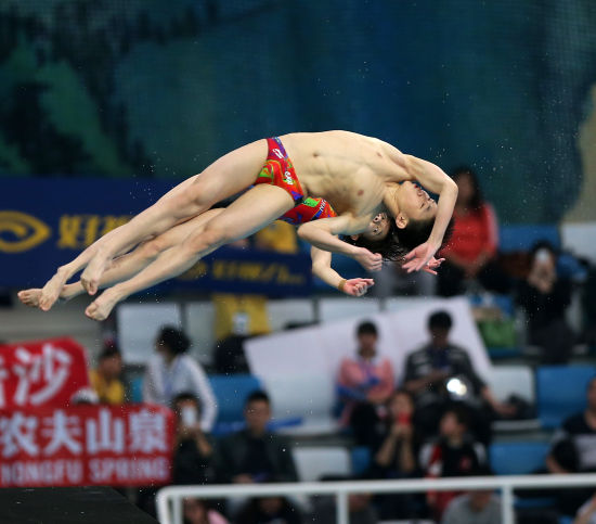 连婕台晓虎获得混双十米台金牌