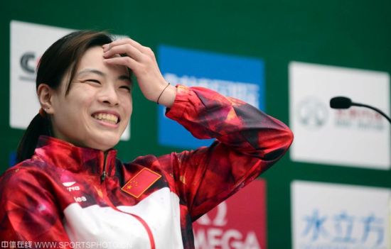 吴敏霞显得有些含羞