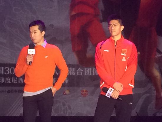 陶菲克为李宗伟祈祷