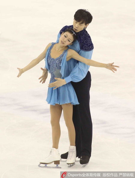 庞清/佟健在表演