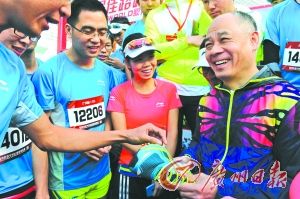 李宁助阵路跑赛事