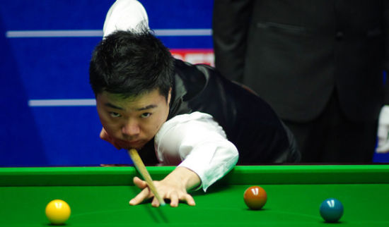 作为央视解说嘉宾的前著名球员徐鑫