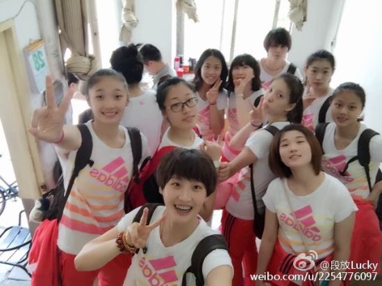 姑娘们萌萌哒 (图片来源：段放微博)