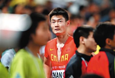 昨晚的田径挑战赛北京站男子100米，张培萌以10秒18的成绩获得第5名。因为状态欠佳，他坦言现在遇到了瓶颈。新华社记者 王丽莉 摄